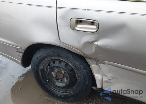 1995 Toyota Camry Dx z USA, uszkodzony, nr VIN 4T1SK11E8SU622081